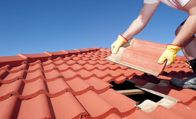 Replacing roof tiles